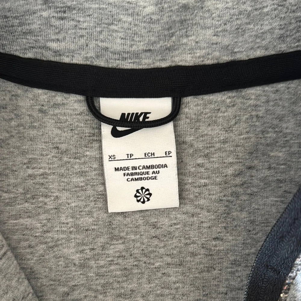 Nike Gray Quarter-Zip Pullover Sweatshirt